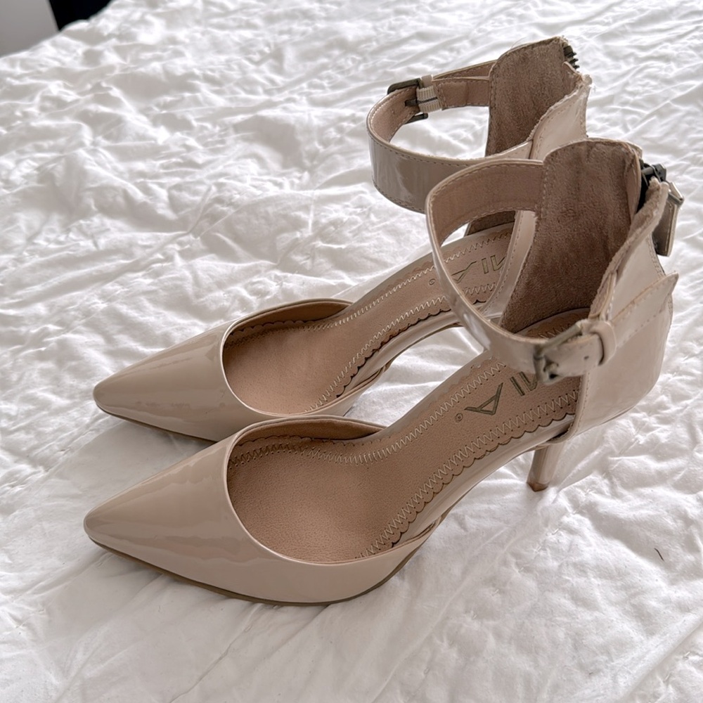 MIA Nude Beige Hawthornn Patent Ankle Strap Heels. New - Size 7.5